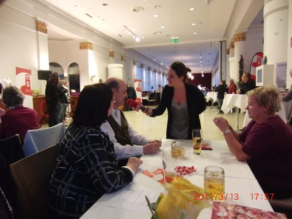 CIMG0314_und da kommt die Dame mit den Interviews.jpg